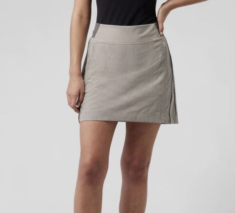 Athleta Brooklyn Textured Skort 16” Size 8 Gray White Stretch Pinstripe Golf
